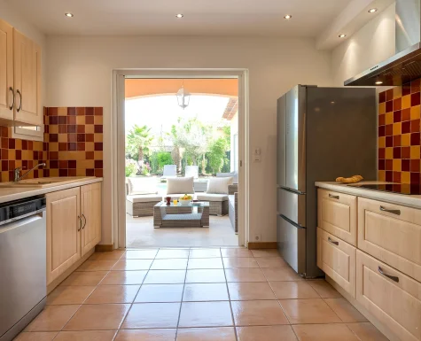 Fully equipped kitchen