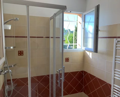Bathroom upstairs with shower