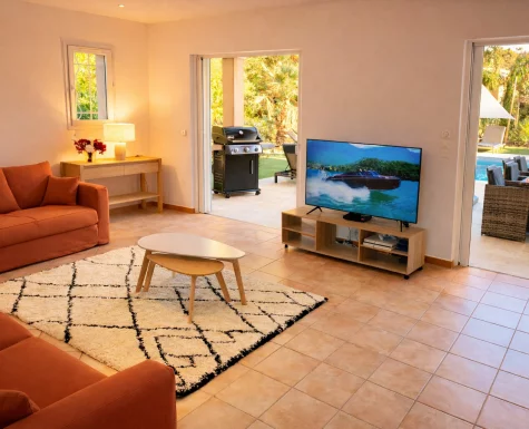 The lounge just steps from the pool