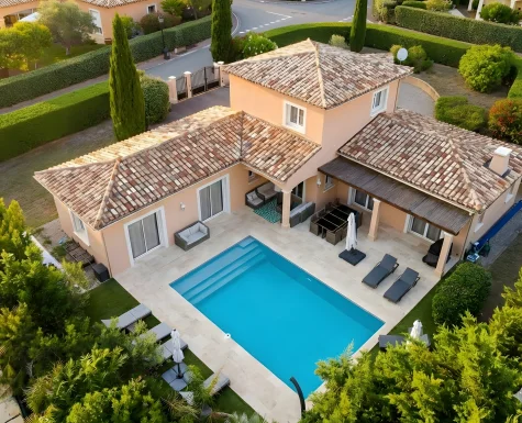 Beautiful holiday villa with pool in the South of France, in Saint-Raphaël