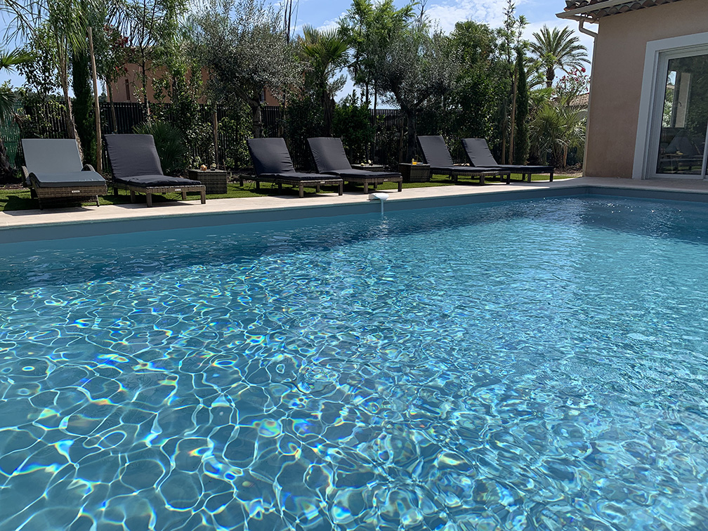 Giardino e piscina di Villa Giovanna Saint-Raphaël